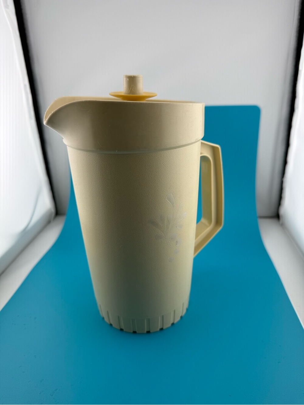 Vintage 1970s Tupperware 874-13 Pitcher w/ Lid